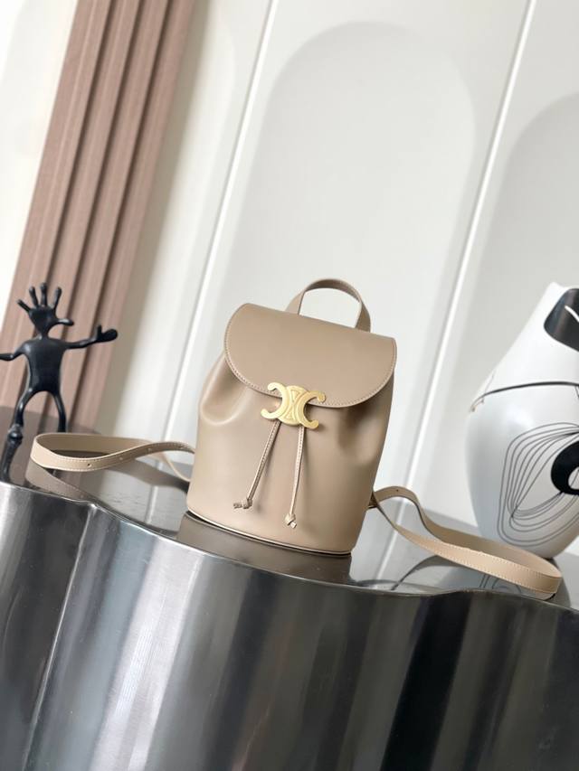 顶级原单 新款出货 Celine Bonnie光滑牛皮革背包，羊皮革衬里，手提、双肩背和单肩背，Triomphe磁扣，抽绳皮革系带，皮革提手 ，长度8Cm 可调