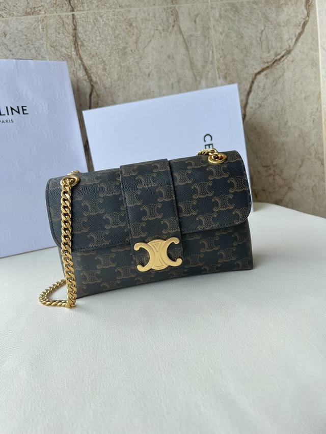 顶级原单 小号 新品上线Ce Teen Victoire 手袋 Victoire手袋是24全新推出的产品线，名为“胜利”的意思. 标志性金属Triomphe 锁