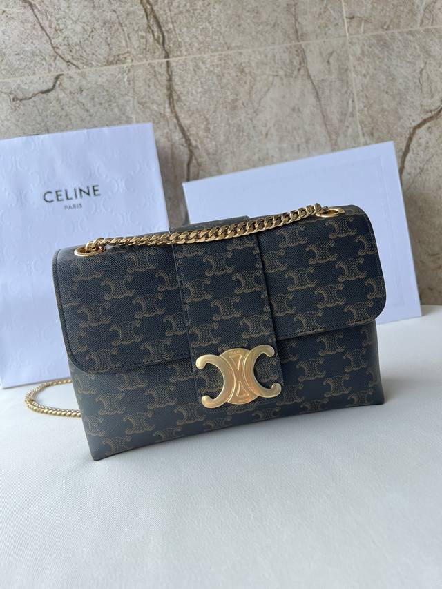 顶级原单 大号 Ce Teen Victoire 手袋 Victoire手袋是24全新推出的产品线，名为“胜利”的意思. 标志性金属Triomphe 锁扣 点缀