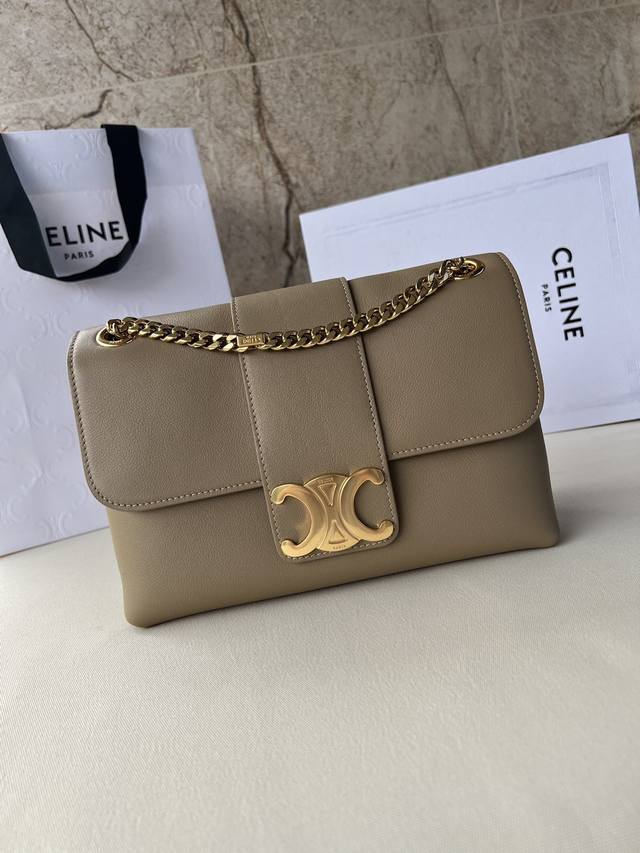 顶级原单 Ce Teen Victoire 手袋 Victoire手袋是24全新推出的产品线，名为“胜利”的意思. 标志性金属Triomphe 锁扣 点缀精巧包