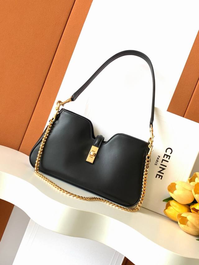 新品上线 Ce Camille 最近被Ce的新款Camille腋下包狠狠刷屏了！这款包简直是时尚与优雅的完美结合，让人一眼就爱上！ 纯净的白色，清新脱俗，仿佛自