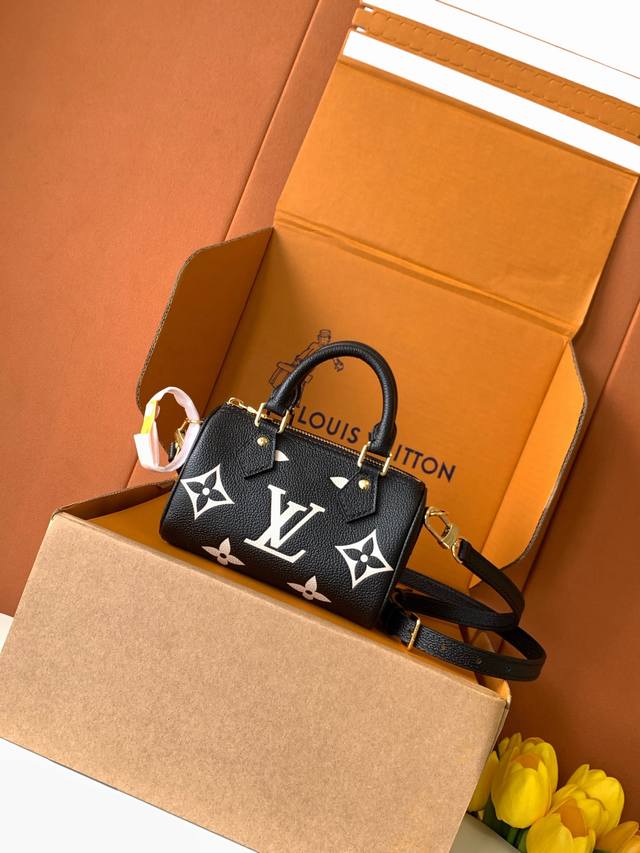 特级Mb原厂皮 Nano Speedy 手袋 型号:M81456黑色丝印 材料:A级全钢五金,进口原厂面料 包装:全套原厂免税Mb包装 尺寸:16*10*7.5 特级Mb原厂皮 Nano Speedy 手袋 型号:M81456黑色丝印 材料:A级全钢五金,进口原厂面料 包装:全套原厂免税Mb包装 尺寸:16*10*7.5