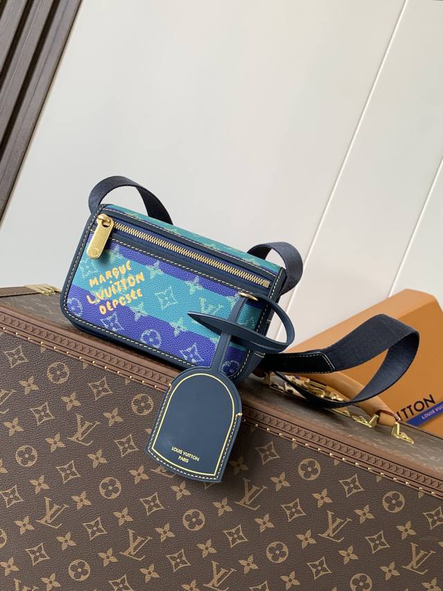 M13173绿花 顶级原单 变码芯片163C Bosphore 迷你手袋Bosphore 迷你手袋得名于品牌 2000 年代的复古 Bosphore 系列，以简