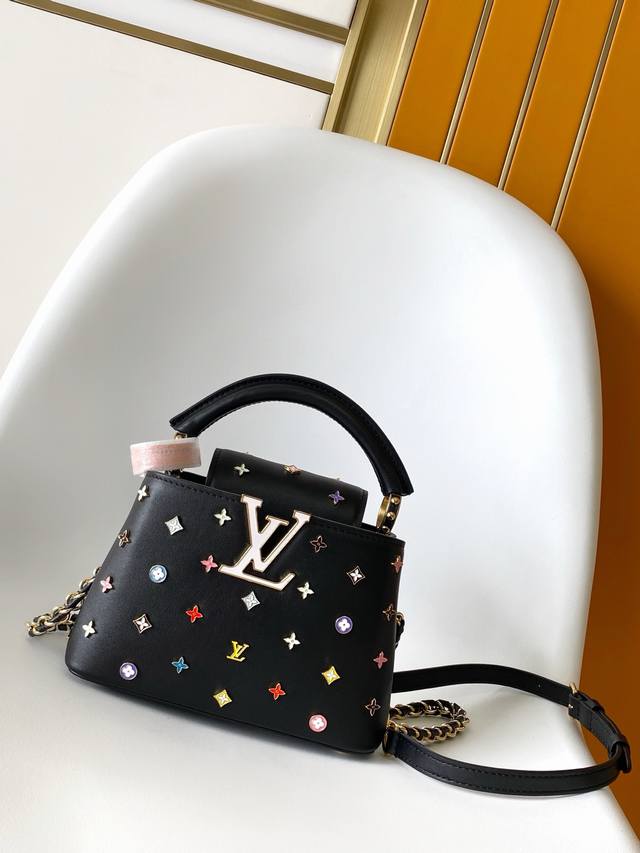 M14165 黑色 白色特级原厂 动态163 本款Capucines 手袋出自路易威登X 村上隆再版系列,选用 Taurillon 牛皮革妙趣演绎经典设计。Lv M14165 黑色 白色特级原厂 动态163 本款Capucines 手袋出自路易威登X 村上隆再版系列,选用 Taurillon 牛皮革妙趣演绎经典设计。Lv