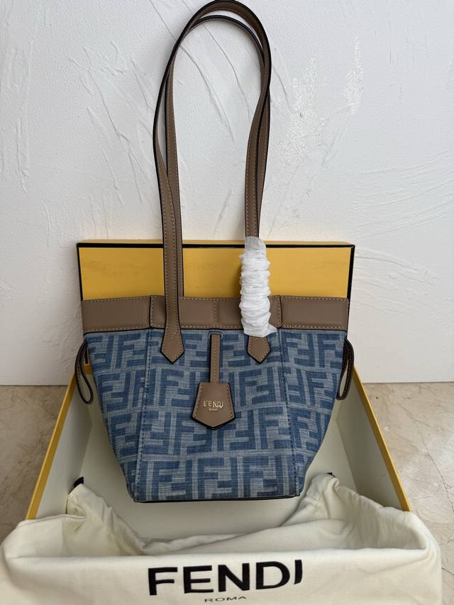 正品级 小号 老花最新流量Origami魔术包 经典灰布 配深咖色小牛皮，高级感满满，八个隐藏式磁扣可以使手袋巧妙变身成手提袋或折叠成 Origami 折纸 风