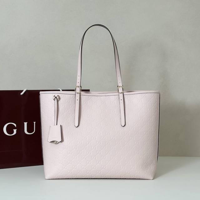 专柜品质，顶级原单货，实物实拍！款号847455浅粉压字，尺寸：37X高31X侧宽16Cm，