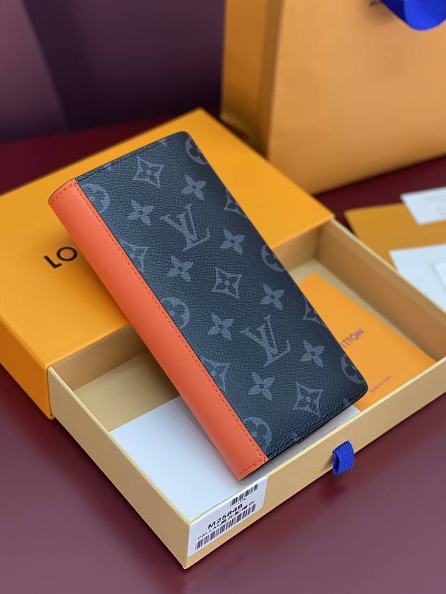 出厂价p M25846 橙色！Brazza 钱夹、本款 Brazza 钱夹拥有经典 Monogram Eclipse 帆布的深邃质感，与皮革饰边的活力气息相映成