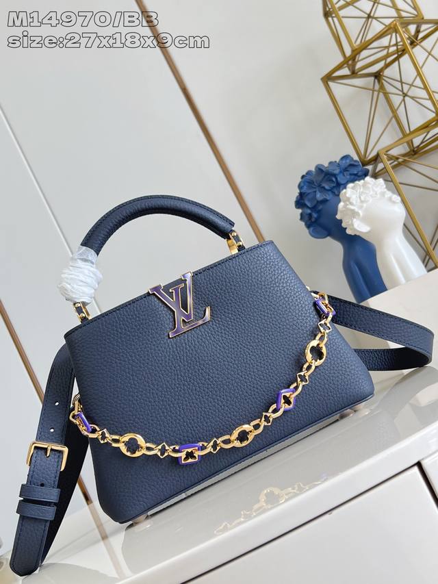 出厂价p 顶级原单 M14970深蓝 小号 Capucines Bb 手袋以 1854 年路易威登初次开设门店的巴黎街道命名，此次焕新加入 Harmony 系列