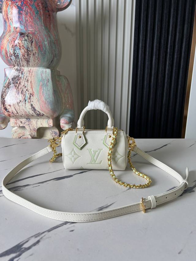 出厂价p 顶级原单 独家实拍 M24169米白印绿全皮 Nano Speedy 手袋 本款 Nano Speedy 手袋浓缩 Speedy 手袋的经典构型 为