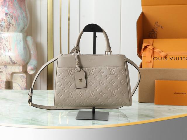 出厂价p 顶级原单 独家实拍 M15231 灰 M25577黑色 Avenue 小号手袋，为了现代和都市的生活方式，结合了功能性和精致的轮廓推出的城市大道 Ys