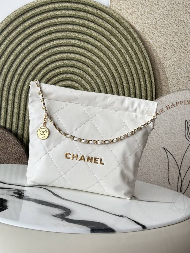 小号 大号 全新包火爆来袭 原皮白金 小号：3260 热点上新 说它 垃圾袋 也好，购物袋也罢 反正就是很对味 以年份数字为命名的都要对准它 绝对是经典中的天花