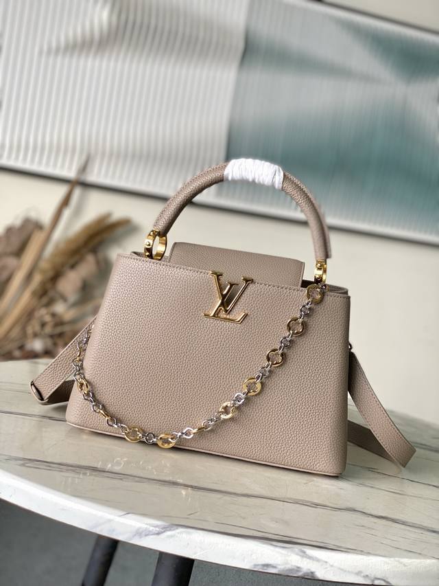 特级原厂皮 M12935 大象灰中号 本款Capucines中号手袋出自Chain On You系列,以Taurillon牛皮革聚焦品牌匠心巧思与精良工艺。珠宝 特级原厂皮 M12935 大象灰中号 本款Capucines中号手袋出自Chain On You系列,以Taurillon牛皮革聚焦品牌匠心巧思与精良工艺。珠宝