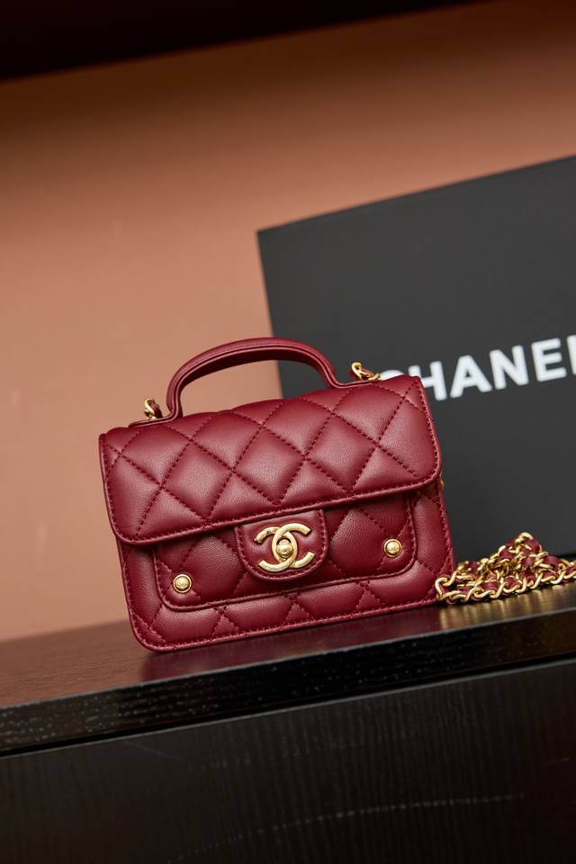 型号4675，1918工厂p货，166内码 小号Chanel 25B 羊皮双C口袋手柄包 非常精致轻巧的包包 经典菱格纹搭配金属配件设计 很好看