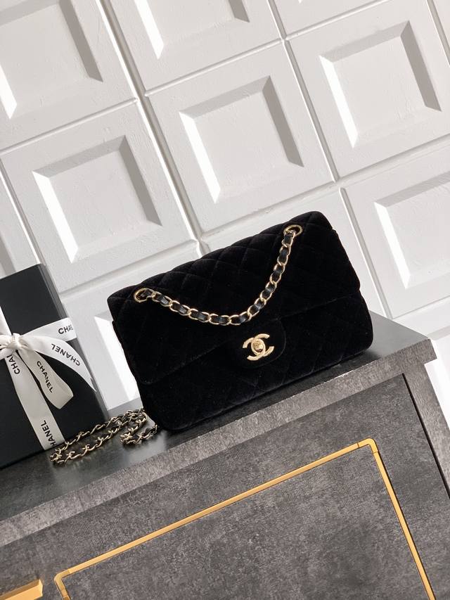 顶级原单 118井23Cm双盖头小號 黑色Ohanel香奈儿丝绒包，菱格纹+复古配色，优雅到开挂在韩专柜撞见香奈儿年中新款丝绒包啦菱格纹+丝绒质感，复古又高级，