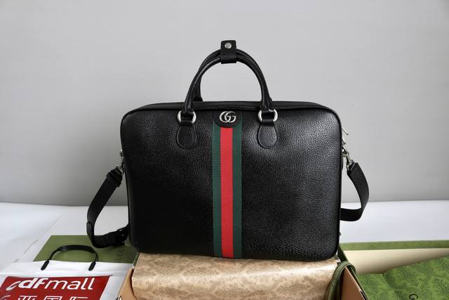 跑量价 简介:Ophidia系列亮眼呈献新颖廓形与功能,以标志性米色和棕色配色匠心演绎,缔就质地柔软的创新包袋单品。米色和深棕色Gg帆布 棕色皮革滚边浅金色调配 跑量价 简介:Ophidia系列亮眼呈献新颖廓形与功能,以标志性米色和棕色配色匠心演绎,缔就质地柔软的创新包袋单品。米色和深棕色Gg帆布 棕色皮革滚边浅金色调配