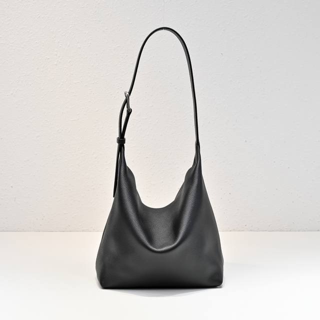 现货现货 *-单肩包 皮料：牛皮 五金：纯钢 尺寸：长26*高22*宽13C880