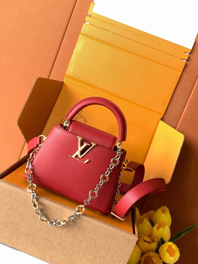 特级全钢 M12938半红金 本款Capucines迷你手袋出自Capucineschain On You系列,以柔软 Taurillon 进口牛皮革塑造充裕空 特级全钢 M12938半红金 本款Capucines迷你手袋出自Capucineschain On You系列,以柔软 Taurillon 进口牛皮革塑造充裕空