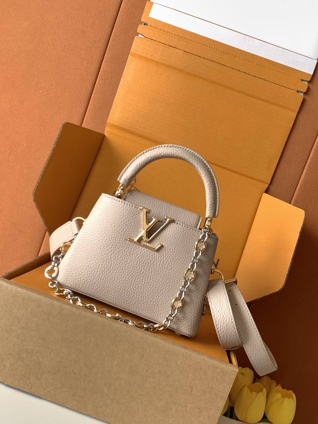 特级全钢 M12938灰紫金 本款Capucines迷你手袋出自Capucineschain On You系列，以柔软 Taurillon 进口牛皮革塑造充裕空