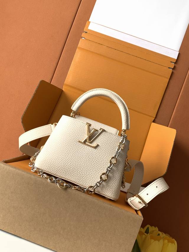 特级全钢 M12938珍珠白金 本款Capucines迷你手袋出自Capucineschain On You系列，以柔软 Taurillon 进口牛皮革塑造充裕
