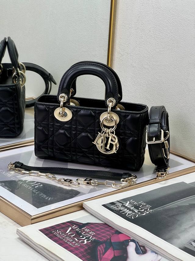 顶级原单爆款回货 Lady D-Joy 集典雅和美丽于一身19.5Cm 顶级原单爆款回货 Lady D-Joy 集典雅和美丽于一身19.5Cm