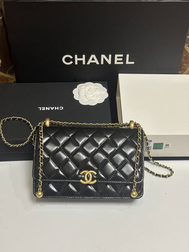 ohanel 双金球进口油蜡牛皮 Woc双金球招财包 斜跨包 A Y尺寸：19*12*3.5。