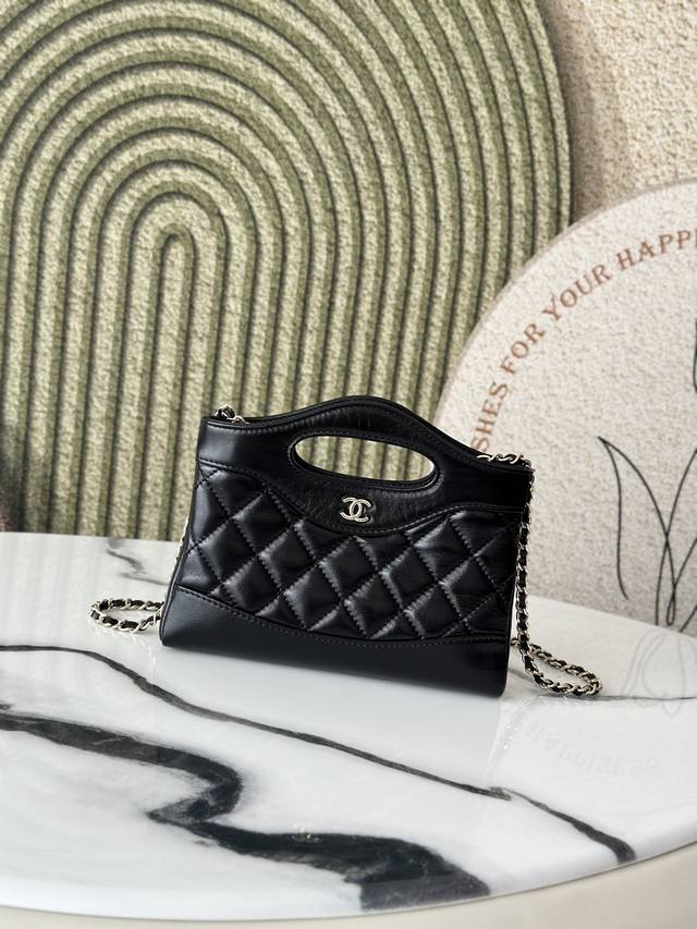 原厂皮 Zp开发 Chane124S手工坊迷你31Bag购物袋黑色售价47710Rmb购入开发 包王”全新设计31Bag迷你Size时尚代表作31Bag 经典再