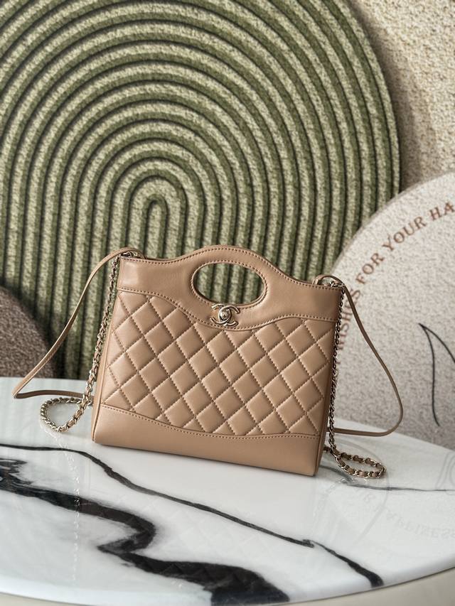 原厂皮 Zp开发 Chane124S手工坊迷你31Bag购物袋 售价47710Rmb购入开发 包王”全新设计31Bag迷你Size时尚代表作31Bag 经典再现