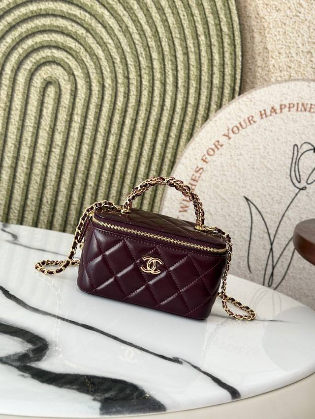 原厂皮 新款 现货！ Chane124B 化妆包 编织手柄 配金属链条 编制手柄设计风格 盖头配小镜 超级精致又可爱 手感柔柔软软 日常穿搭 显气质 高贵优雅