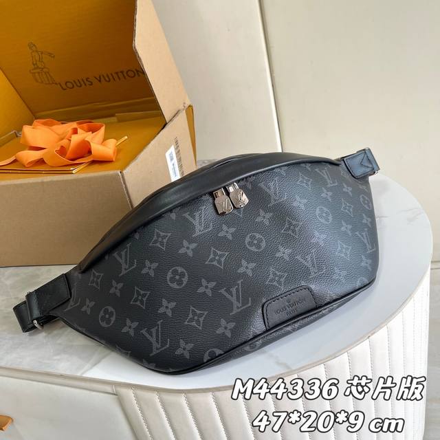 变码芯片版 内部价p 款号： M44336黑花腰包 原单加强版 独家实拍背景图 Discovery 腰包 此款Discovery腰包采用柔软的Monogram