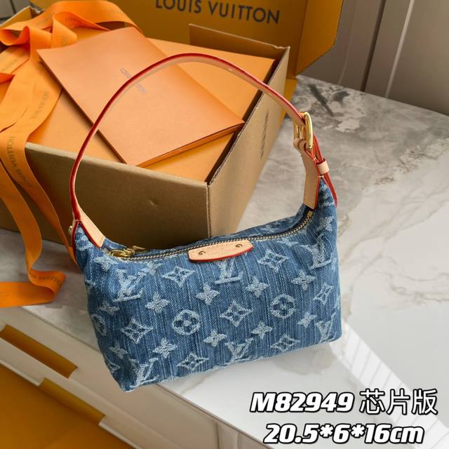 163C01 芯片版 内部价p 款号： M82949 原单加强版 独家实拍背景图 Mini Moon 手袋选用柔软 Monogram Empreinte ，令拉