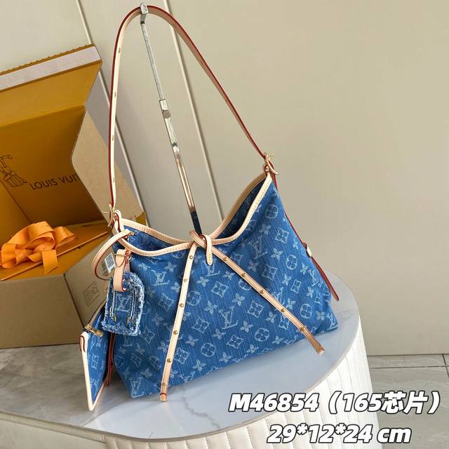 163C01芯片版 内部价p 款号： M46854 原单加强版 独家实拍背景图 爆款 丹宁牛仔 推出崭新 Carryall 中号手袋，以 Monogram 帆布