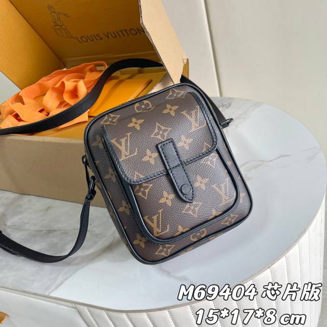 163C01芯片版 内部价p 款号： M69404 原单加强版 独家实拍背景图 Christopher 迷你手袋取材路易威登标志性 Monogram Macas