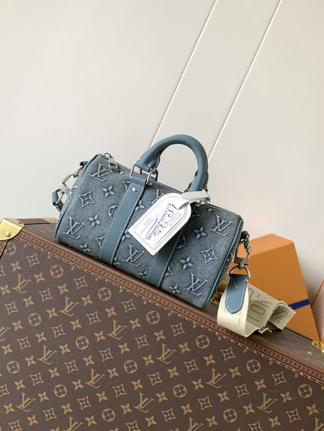 M22762 顶级原单 变码芯片163C 本款 Keepall BandoulièRe 25 手袋展现 Monogram Washed Demin 帆布的古着质