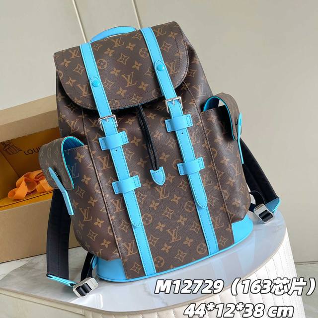 163C01 芯片版 内部价p 款号: M12729 原单加强版 独家实拍背景图 本款 Christopher 中号双肩包出自 Lv Colormania 系列 163C01 芯片版 内部价p 款号: M12729 原单加强版 独家实拍背景图 本款 Christopher 中号双肩包出自 Lv Colormania 系列