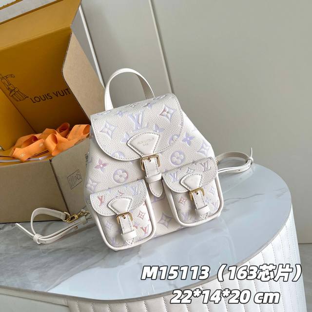 163C01 芯片版 内部价p 款号： M15113 头层皮 原单加强版 独家实拍背景图 本款 Backup 双肩包出自 Dream 系列，为 Monogram