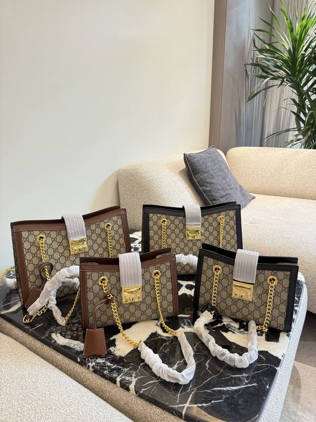 Gucci 古驰 padlock Gucci padlock 专柜在售款式,有小票和防尘袋,容量巨大,可以当做大Tote使用,尺寸:35Cm25Cm 配盒子 Gucci 古驰 padlock Gucci padlock 专柜在售款式,有小票和防尘袋,容量巨大,可以当做大Tote使用,尺寸:35Cm25Cm 配盒子