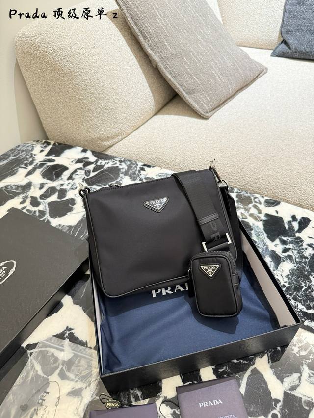 prada 经典男士三合一 prada经典的三合一包包，采用空军降落伞材质的再生尼龙面料，非常的百搭耐用，时尚潮流搭配 #prada22Cm