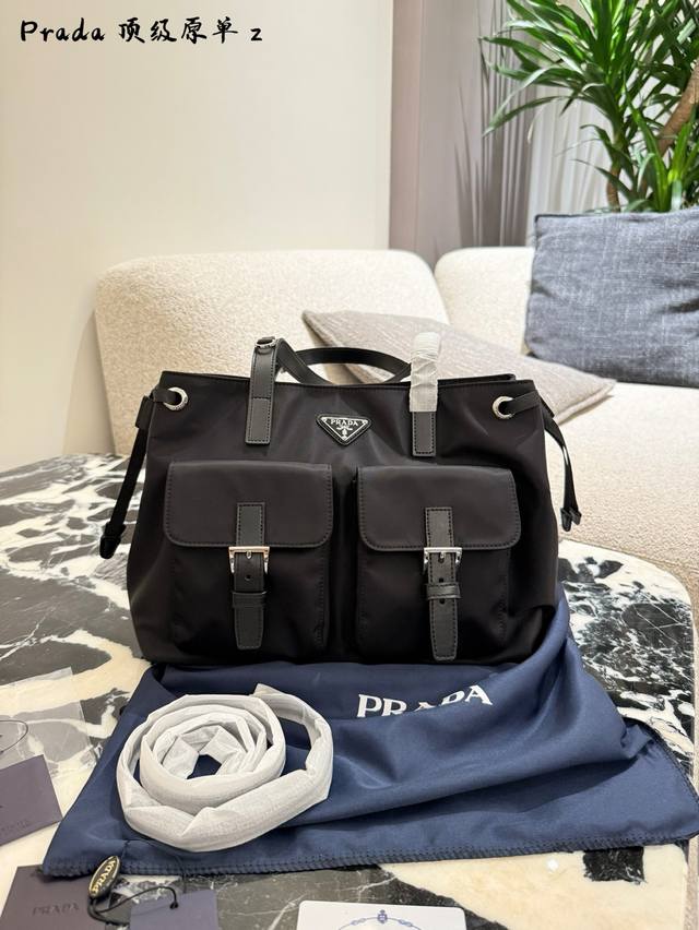prada的骆驼看着有点拉风 prada降落伞骆驼单肩包