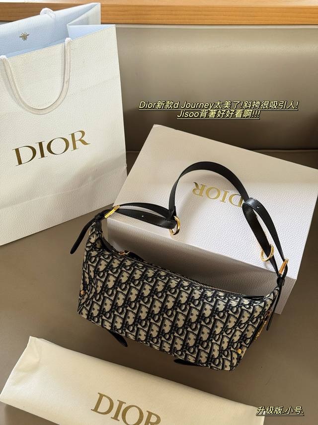 帆布牛皮 配盒 Size：32Cm 上宽 *13Cm D家 新品抢先看Hobo 谁能顶得住 超绝松弛感Hob包型 新款D-Journey率性优雅