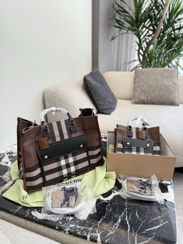 Burberry最新款托特包,意大利经典格纹面料搭配小牛皮#斜挎单肩包 #女包 #中古包 #Burberry ,真金光泽金属配件,斜背式肩带可调节,可以斜挎 可 Burberry最新款托特包,意大利经典格纹面料搭配小牛皮#斜挎单肩包 #女包 #中古包 #Burberry ,真金光泽金属配件,斜背式肩带可调节,可以斜挎 可