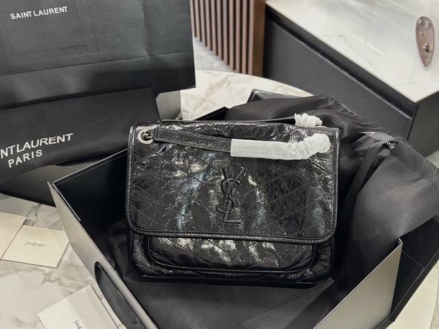 配盒 升级版 Size：28*22Cm 大 Niki真的太好背啦 真的很好看很别致 Ysl Niki 皮料软糯质感 进口牛皮！ 里外都是牛皮哦！