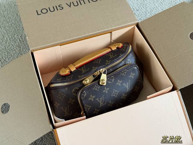 配盒 芯片 L家 腰包 胸包 亦可单肩背挎或斜挎 还可手提哦！ 尺寸：上宽30Cm*底宽20Cm*高17Cm Rush 腰包 全新上市时尚街头男孩必备款