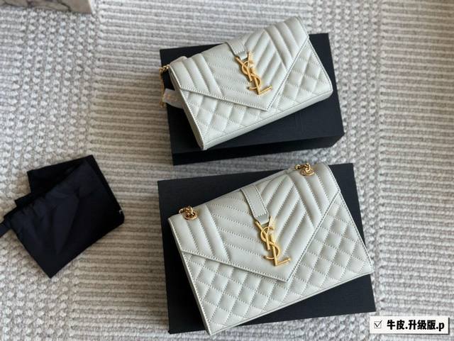 牛皮配盒 Size:24*17Cm 中号 21*13Cm 小号 圣罗兰Ysl鱼子酱信封包 Lenvelope 信封包 经典包包推荐哦! 特别适合夏天的一款哦亲! 牛皮配盒 Size:24*17Cm 中号 21*13Cm 小号 圣罗兰Ysl鱼子酱信封包 Lenvelope 信封包 经典包包推荐哦! 特别适合夏天的一款哦亲!