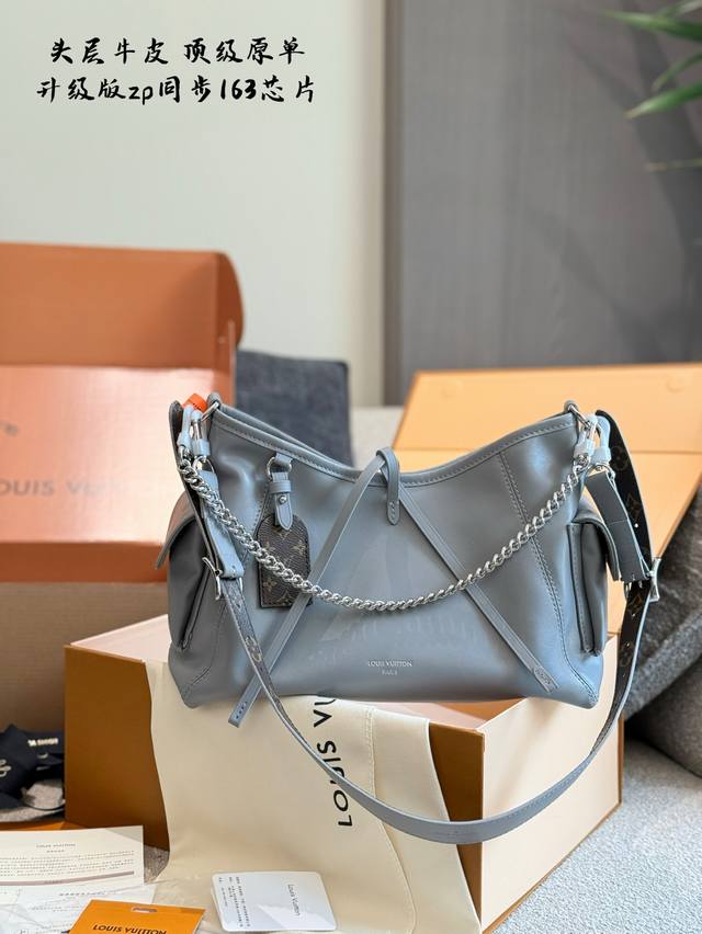 升级163芯片版 鲨鱼灰 Lv Carrall小号 牛皮] 原版鲨鱼灰 今日份的酷感Cool风暴，由Lv的Carryall黑色羊皮包 包引领 让你轻松成为酷酷日
