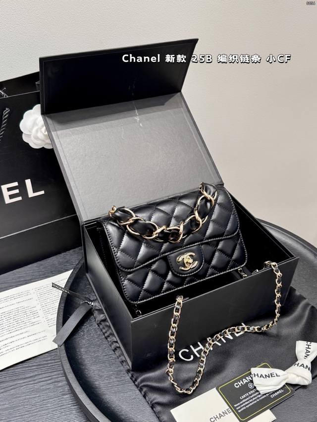 礼盒包装 香奈儿Chanel 25B最新款Cf方胖子链条包 又是一只一眼爱上的可爱包包 Chanel这一季深挖还是有一些不错的款式 可以手提真的好绝 设计优雅且