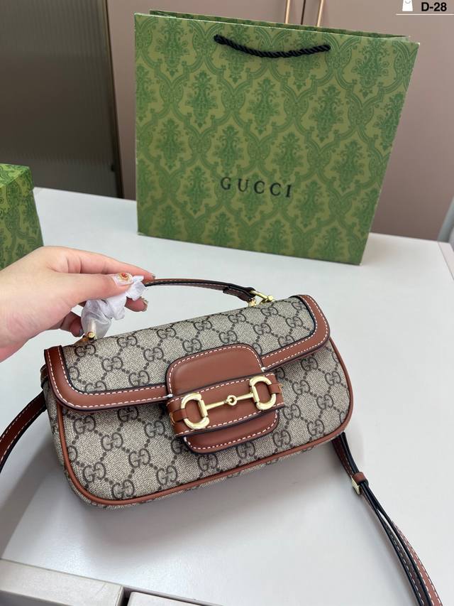 Gucci 酷奇新款1955马鞍法棍包 最火爆的马鞍包元素加上最时尚 D-28尺寸23×11配盒 Gucci 酷奇新款1955马鞍法棍包 最火爆的马鞍包元素加上最时尚 D-28尺寸23×11配盒