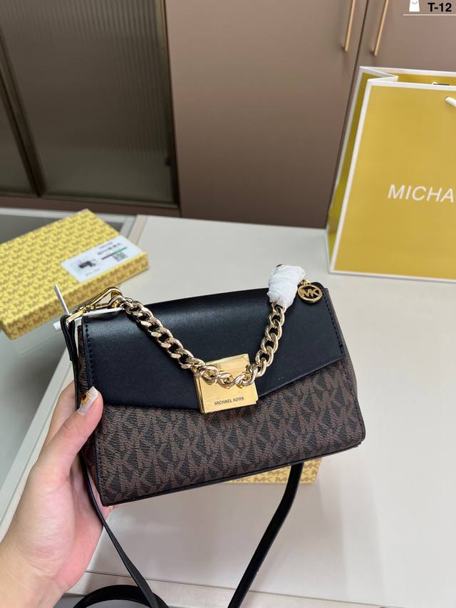 Mk Lita系列 链条斜挎 差包 Mk Lita 系列迷你小包包～简直太好看了吧，这么多颜色总有一款适合你的。 T-12尺寸19×12配盒