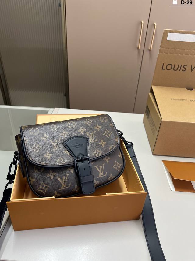 Lv 马鞍包 超级百搭款 高级有质感 容量也是足足的哦 D-29尺寸20×16折叠盒飞机盒