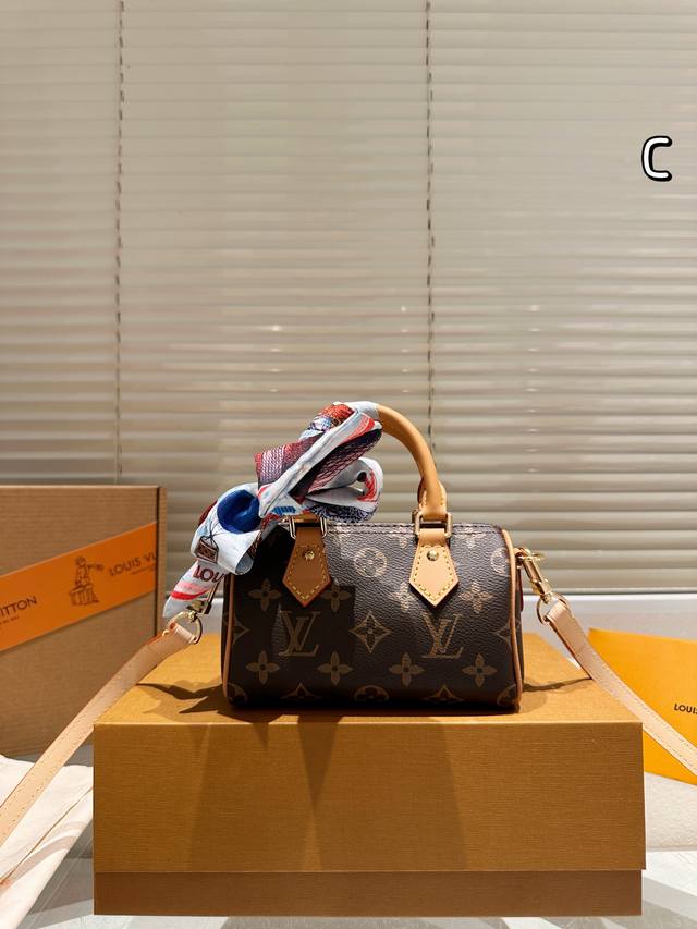 变码芯片 配丝巾 Lvnanospeedy 枕头 老花 终于到啦 专柜对版 配送丝巾 超百搭小枕头 推荐款 自留啦 尺寸 17 10Cm 配折叠礼盒