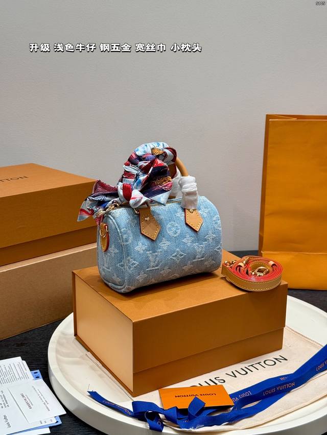 全套礼盒包装 升级版 原版布 钢五金 带宽丝巾！ Lv Speedy浅色系丹宁牛仔Nano迷你Mini枕头 可单肩可斜挎 真的好随性，布料柔软随意，更好搭。 颜